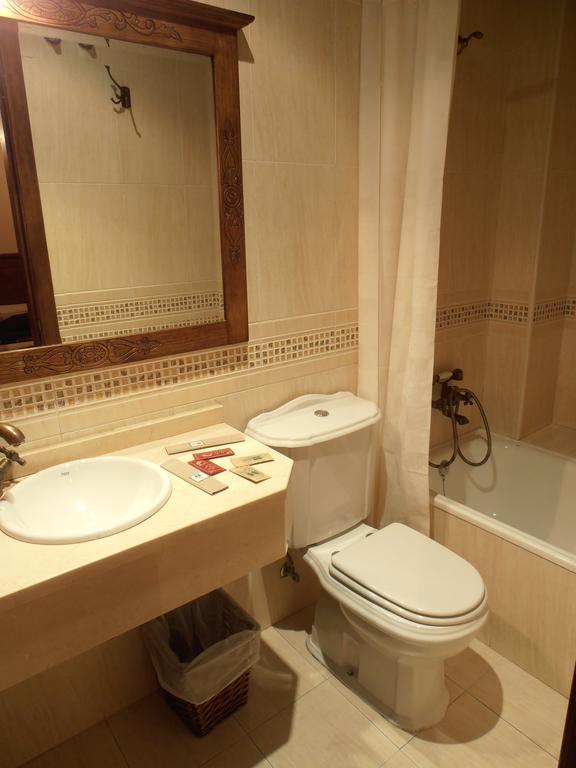 Hostal Virgen De La Encina Ponferrada Værelse billede