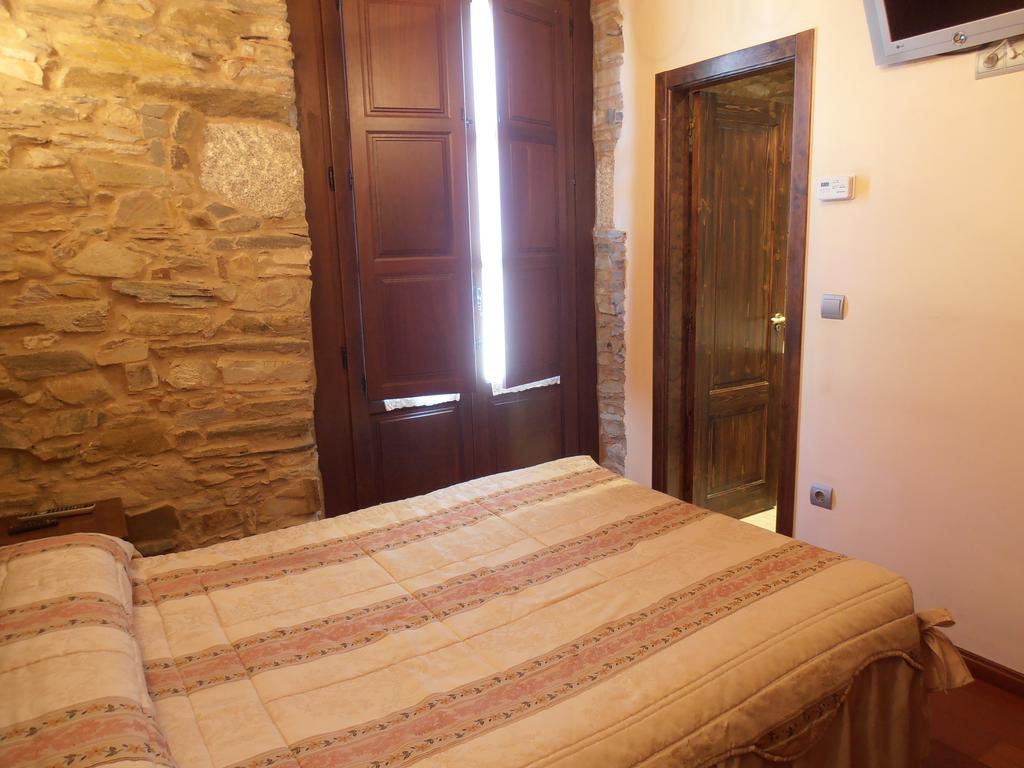 Hostal Virgen De La Encina Ponferrada Værelse billede