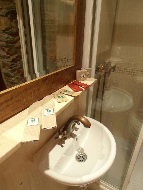Hostal Virgen De La Encina Ponferrada Værelse billede
