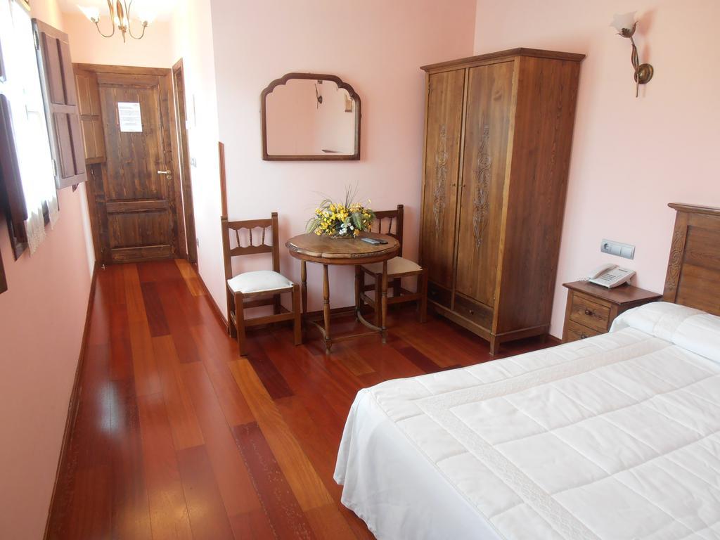 Hostal Virgen De La Encina Ponferrada Værelse billede