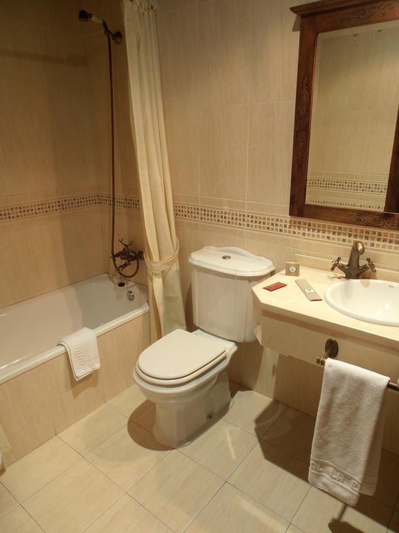 Hostal Virgen De La Encina Ponferrada Værelse billede