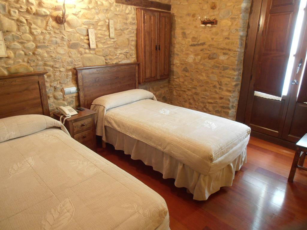Hostal Virgen De La Encina Ponferrada Værelse billede
