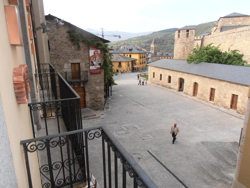 Hostal Virgen De La Encina Ponferrada Værelse billede