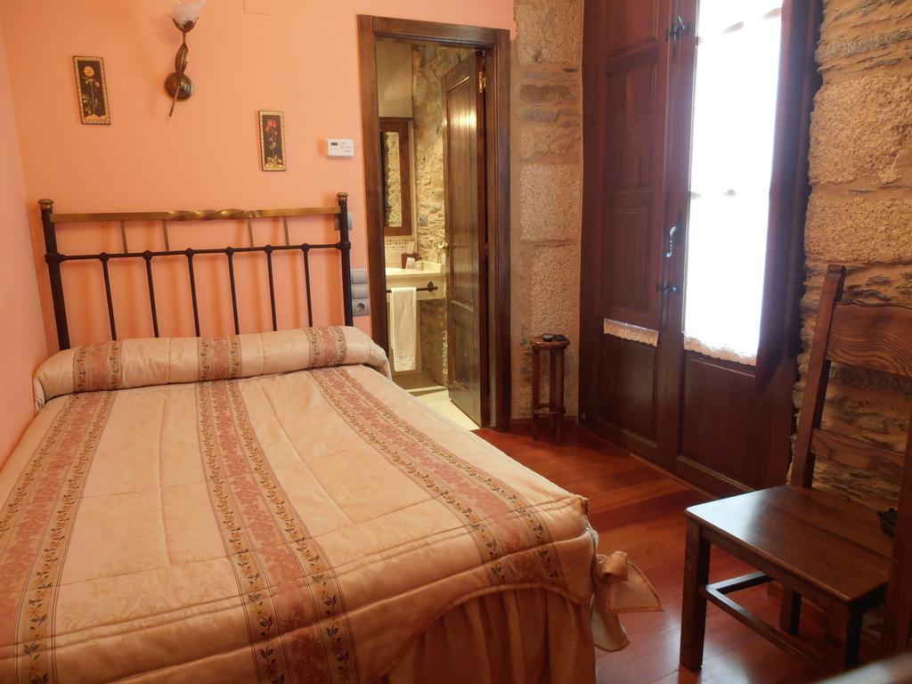 Hostal Virgen De La Encina Ponferrada Værelse billede