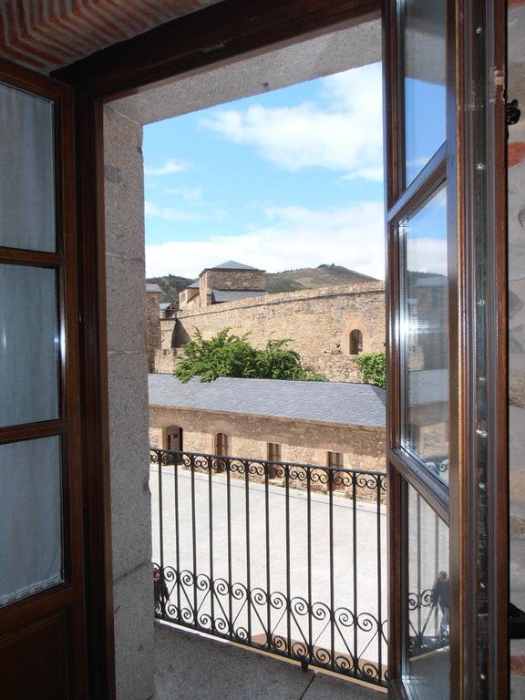 Hostal Virgen De La Encina Ponferrada Værelse billede