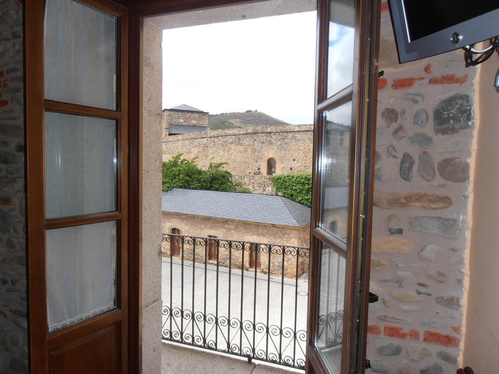 Hostal Virgen De La Encina Ponferrada Værelse billede