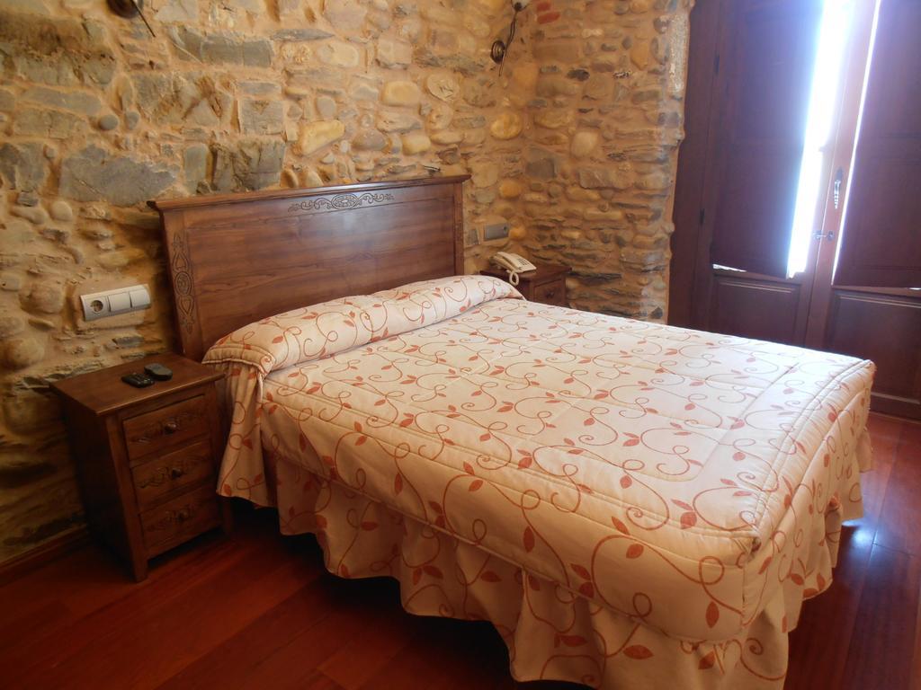 Hostal Virgen De La Encina Ponferrada Værelse billede