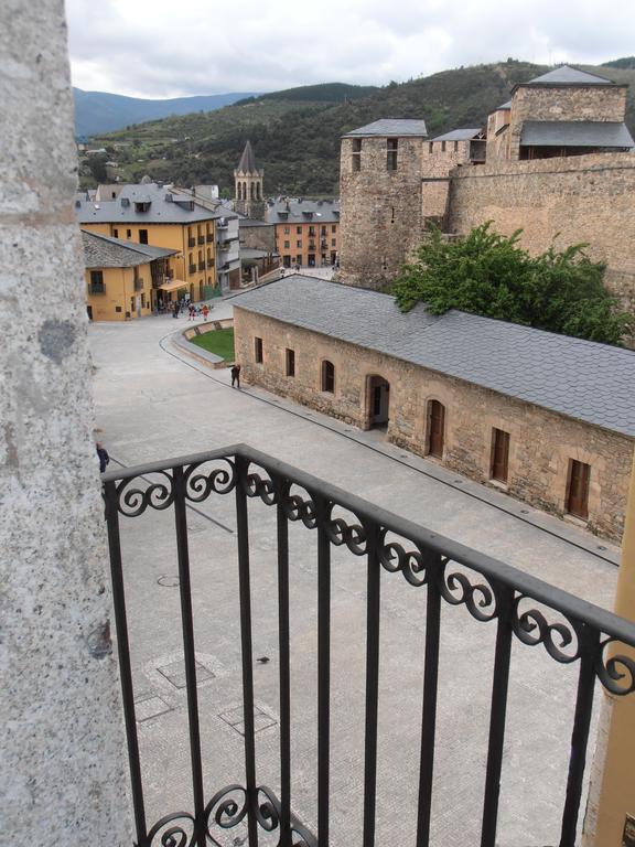 Hostal Virgen De La Encina Ponferrada Værelse billede