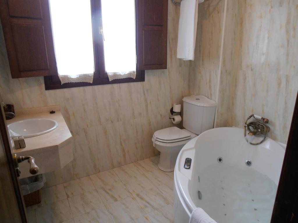 Hostal Virgen De La Encina Ponferrada Værelse billede