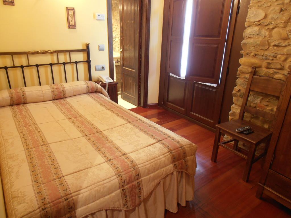 Hostal Virgen De La Encina Ponferrada Værelse billede