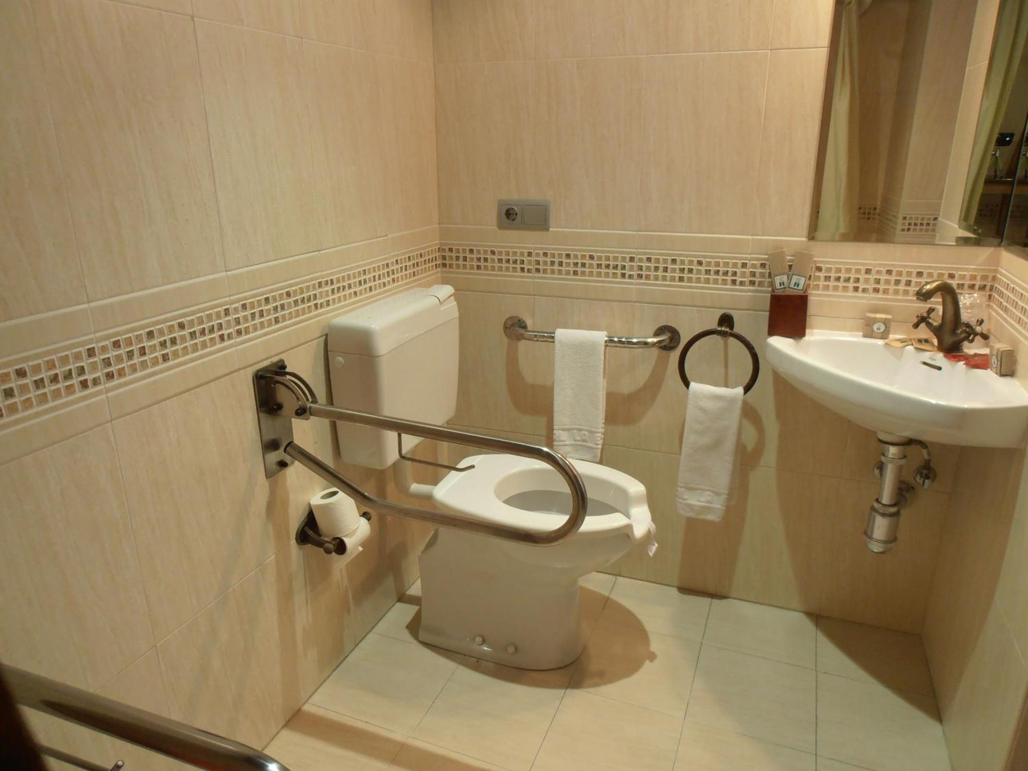 Hostal Virgen De La Encina Ponferrada Eksteriør billede